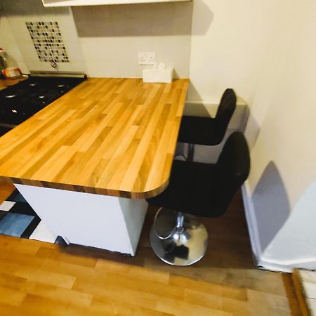 Edwardian 4 Bedrooms With 4 Bathrooms Townhouse, Next To Underground, Accommodates 10 People London Exterior foto