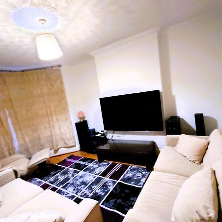 Edwardian 4 Bedrooms With 4 Bathrooms Townhouse, Next To Underground, Accommodates 10 People London Exterior foto