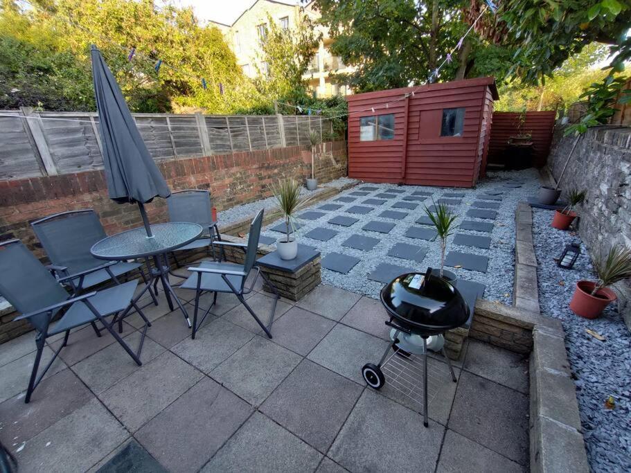 Edwardian 4 Bedrooms With 4 Bathrooms Townhouse, Next To Underground, Accommodates 10 People London Exterior foto