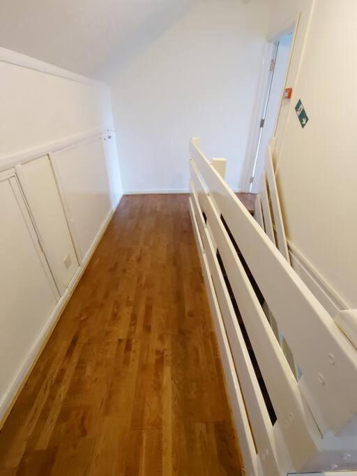 Edwardian 4 Bedrooms With 4 Bathrooms Townhouse, Next To Underground, Accommodates 10 People London Exterior foto