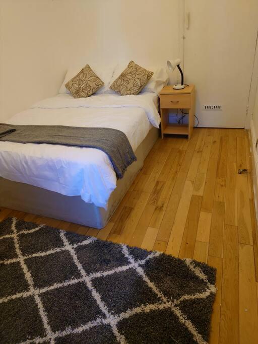 Edwardian 4 Bedrooms With 4 Bathrooms Townhouse, Next To Underground, Accommodates 10 People London Exterior foto