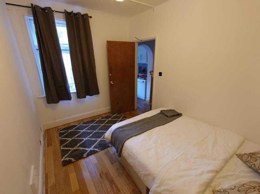 Edwardian 4 Bedrooms With 4 Bathrooms Townhouse, Next To Underground, Accommodates 10 People London Exterior foto