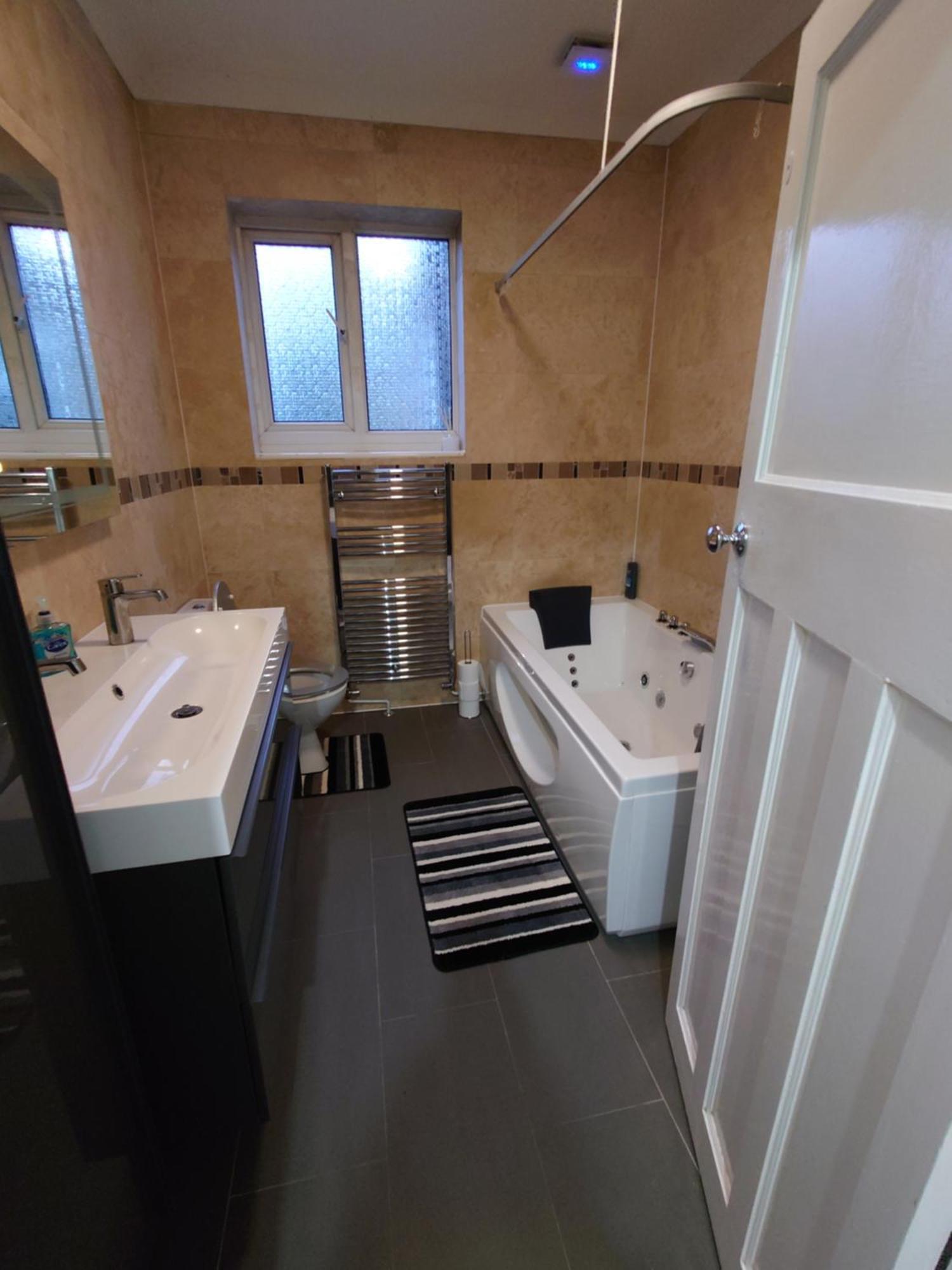 Edwardian 4 Bedrooms With 4 Bathrooms Townhouse, Next To Underground, Accommodates 10 People London Exterior foto